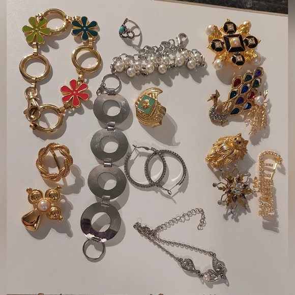 Elegant Gold and Silver Tone Jewelry Set - Picture 7 of 9